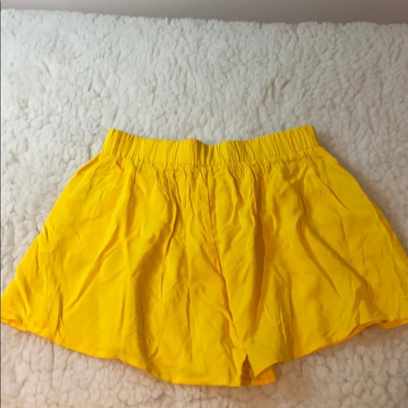 Light Flowy Shorts! #NWT - Picture 3 of 4